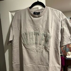 Cream White Fox T-shirt w/Collegiate Lettering